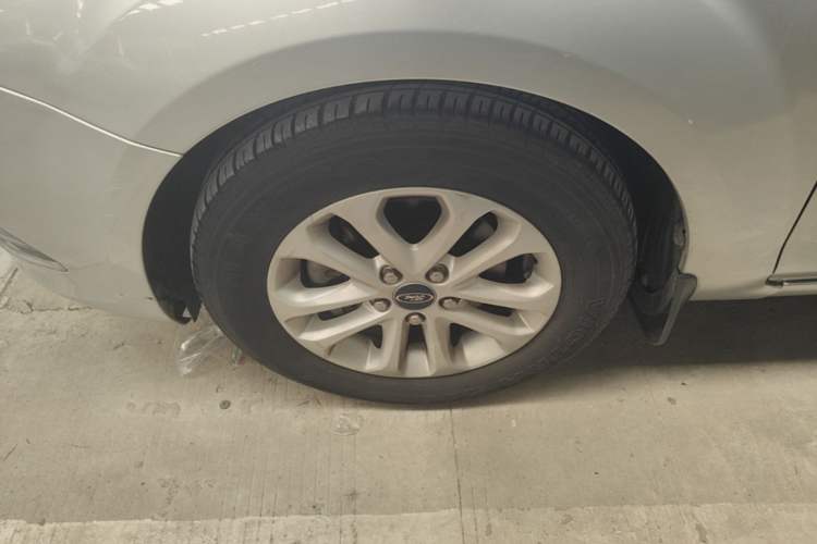 Used Ford Focus 2013 Sedan Classic 1.8L Automatic Base Model Left Front Wheel Hub