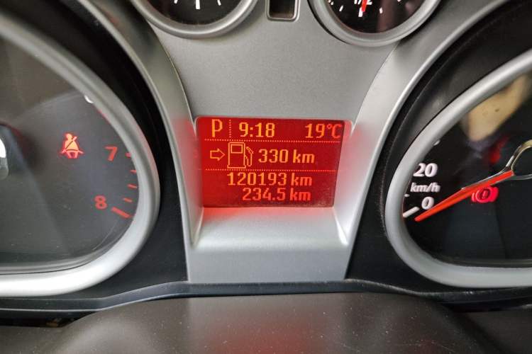 Used Ford Focus 2013 Sedan Classic 1.8L Automatic Fashion Edition Odometer Close Up