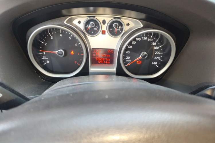 Used Ford Focus 2013 Sedan Classic 1.8L Manual Base Model Odometer Close Up