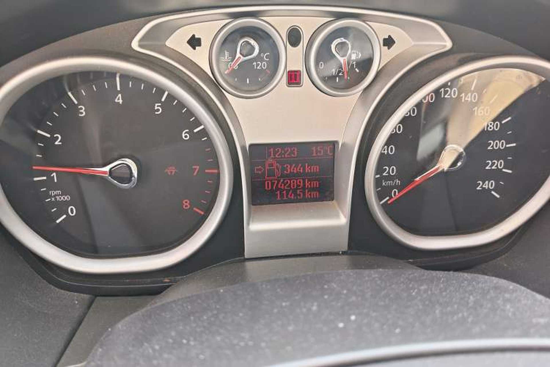 Used Ford Focus 2013 Sedan Classic 1.8L Automatic Fashion Edition Odometer Close Up