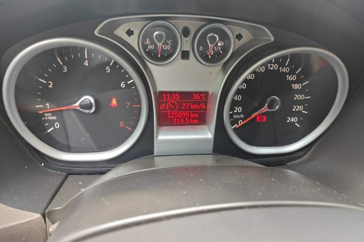 Used Ford Focus 2013 Sedan Classic 1.8L Manual Base Model Odometer Close Up