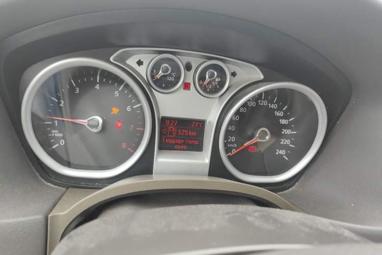 Used Ford Focus 2013 Sedan Classic 1.8L Manual Fashion Edition Odometer Close Up