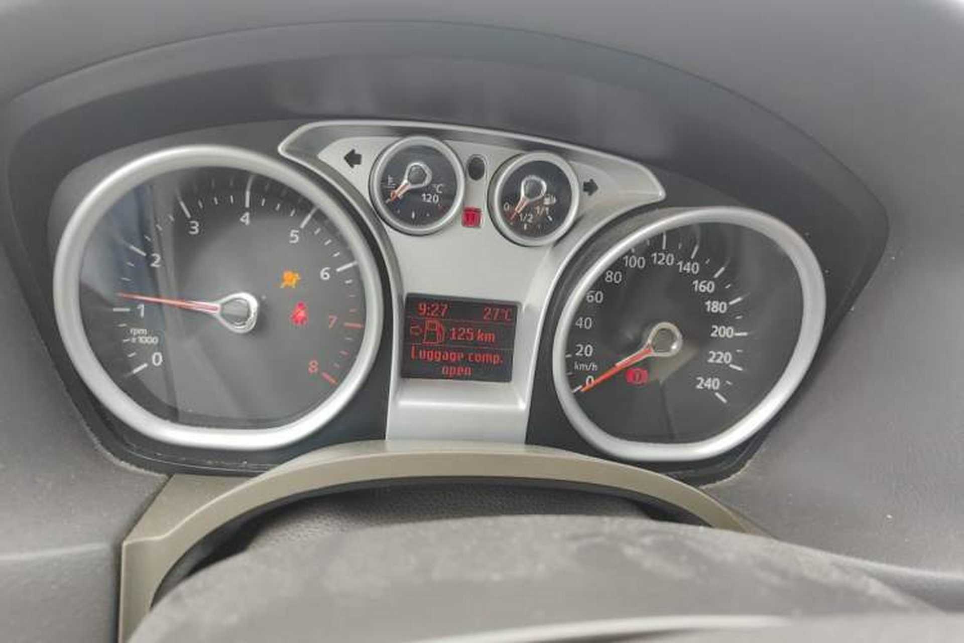 Used Ford Focus 2013 Sedan Classic 1.8L Manual Fashion Edition Odometer Close Up
