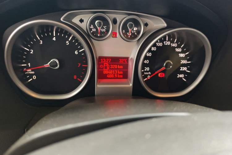 Used Ford Focus 2013 Sedan Classic 1.8L Manual Base Model Odometer Close Up