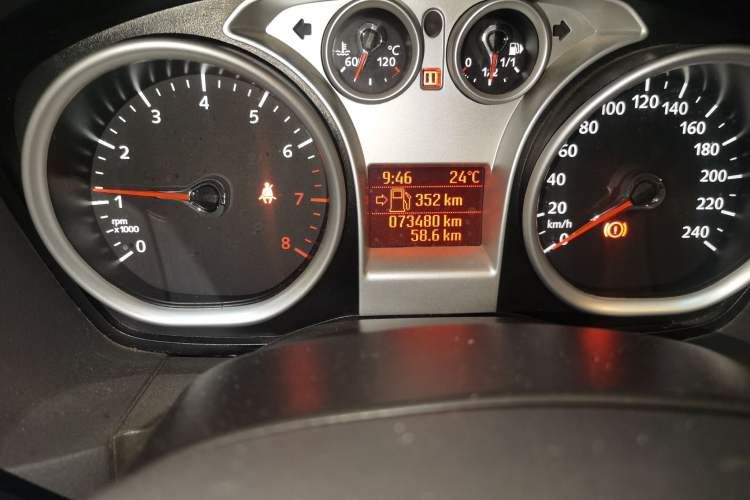 Used Ford Focus 2013 Sedan Classic 1.8L Manual Base Model Odometer Close Up