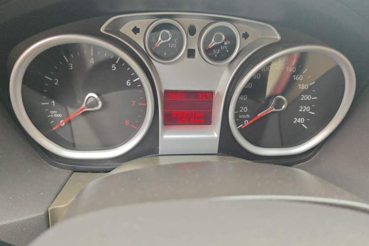 Used Ford Focus 2013 Sedan Classic 1.8L Automatic Fashion Edition Odometer Close Up