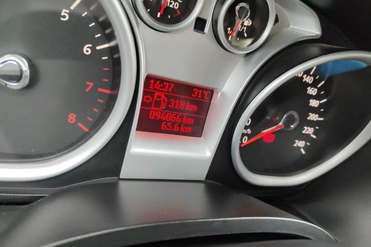Used Ford Focus 2013 Hatchback Classic 1.8L Manual Base Model Odometer Close Up