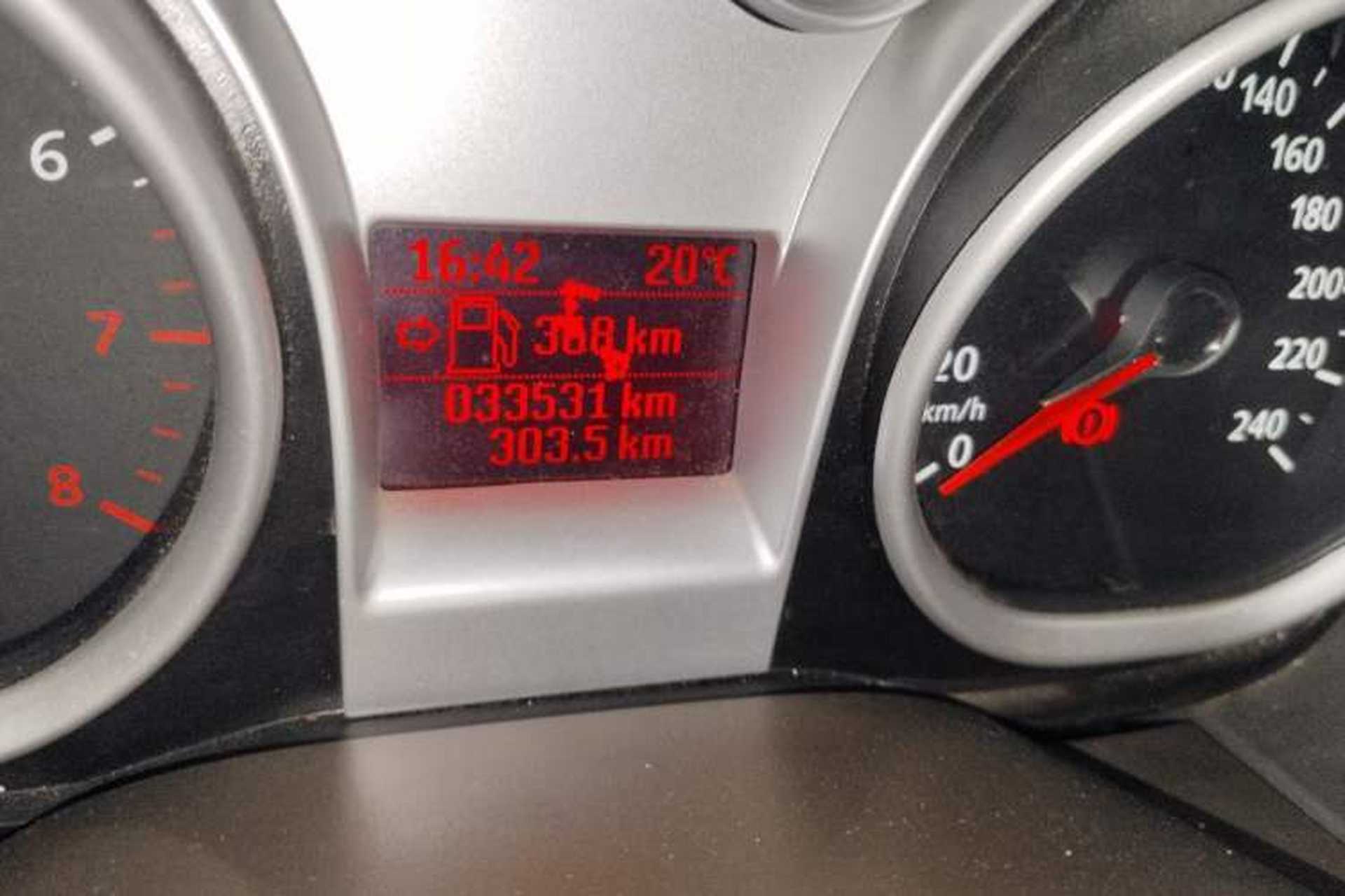Used Ford Focus 2013 Sedan Classic 1.8L Manual Fashion Edition Odometer Close Up