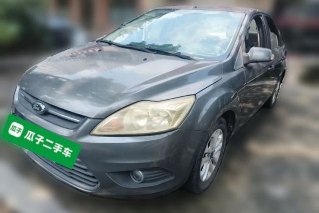 Ojetý Ford Focus 2013 Sedan Classic 1.8L Manual Base Model