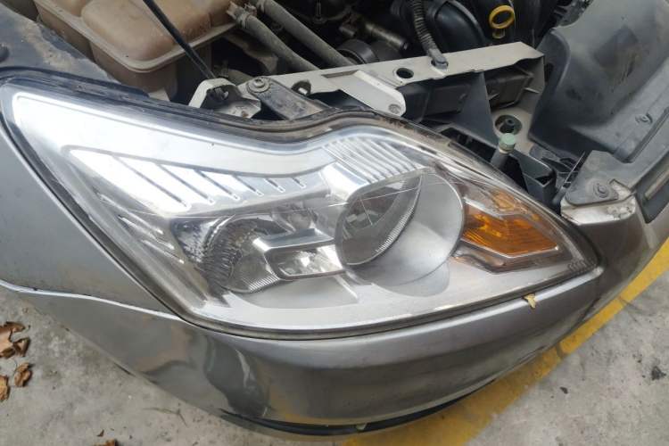 Used Ford Focus 2013 Sedan Classic 1.8L Manual Base Model Right Front Headlight