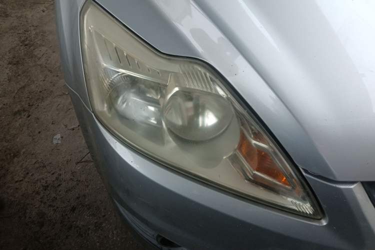 Used Ford Focus 2013 Sedan Classic 1.8L Manual Base Model Right Front Headlight