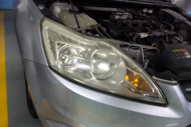 Used Ford Focus 2013 Sedan Classic 1.8L Automatic Base Model Right Front Headlight