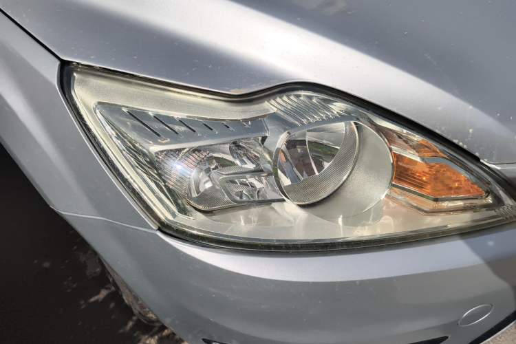 Used Ford Focus 2013 Hatchback Classic 1.8L Automatic Base Model Right Front Headlight