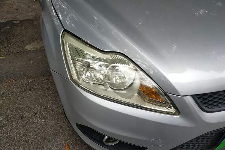 Used Ford Focus 2013 Hatchback Classic 1.8L Automatic Millionth Anniversary Edition Right Front Headlight