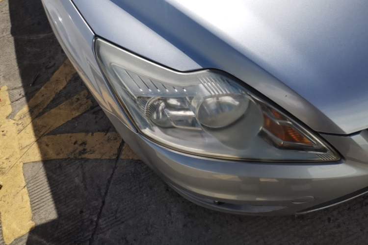 Used Ford Focus 2013 Sedan Classic 1.8L Manual Base Model Right Front Headlight