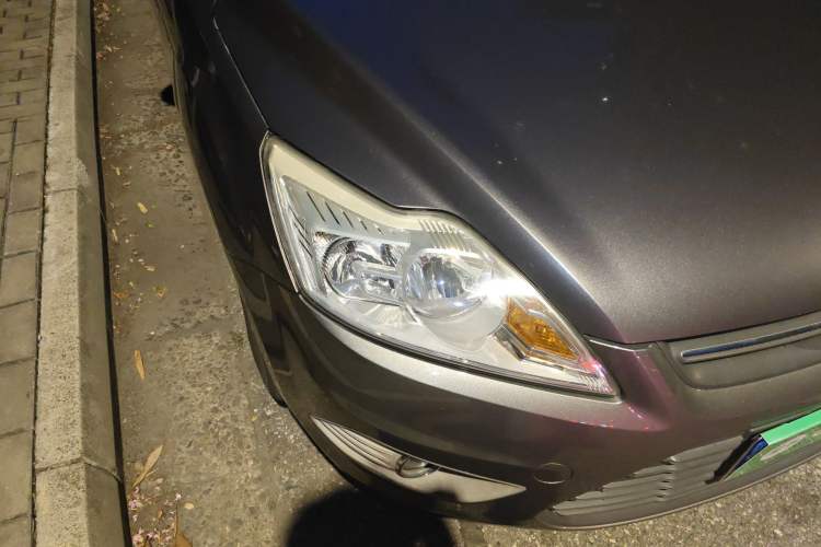Used Ford Focus 2013 Sedan Classic 1.8L Automatic Base Model Right Front Headlight