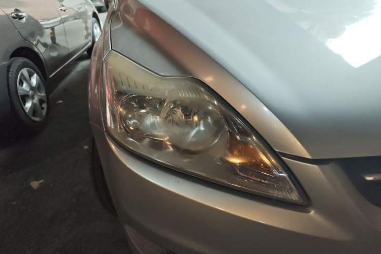 Used Ford Focus 2013 Sedan Classic 1.8L Manual Base Model Right Front Headlight