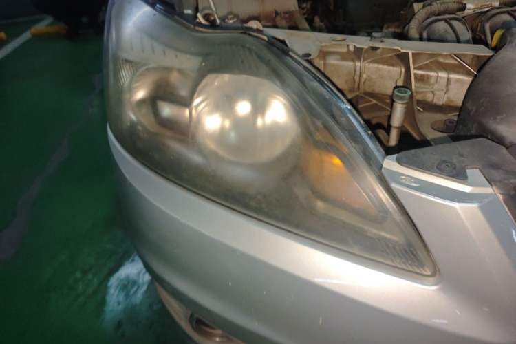 Used Ford Focus 2013 Hatchback Classic 1.8L Manual Base Model Right Front Headlight