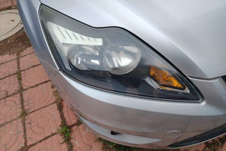 Used Ford Focus 2013 Hatchback Classic 1.8L Automatic Base Model Right Front Headlight