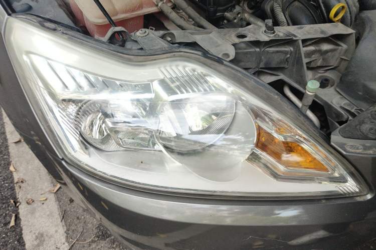 Used Ford Focus 2013 Sedan Classic 1.8L Manual Base Model Right Front Headlight