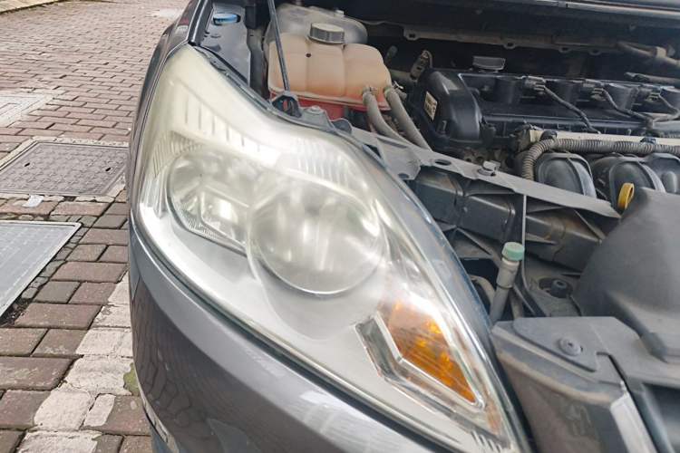 Used Ford Focus 2013 Sedan Classic 1.8L Manual Base Model Right Front Headlight