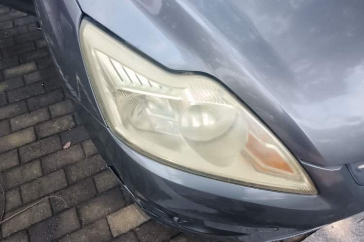 Used Ford Focus 2013 Sedan Classic 1.8L Manual Base Model Right Front Headlight