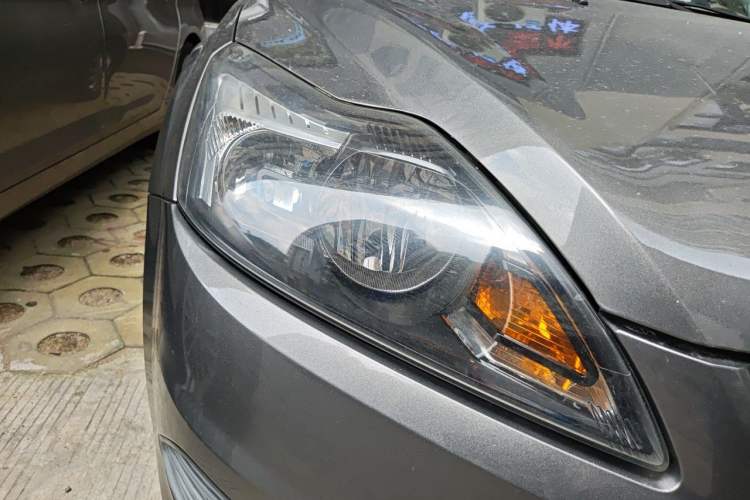 Used Ford Focus 2013 Hatchback Classic 1.8L Manual Base Model Right Front Headlight