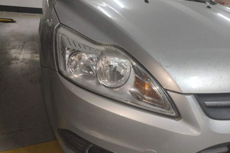 Used Ford Focus 2013 Sedan Classic 1.8L Automatic Base Model Right Front Headlight