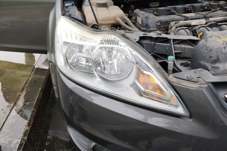 Used Ford Focus 2013 Sedan Classic 1.8L Manual Base Model Right Front Headlight
