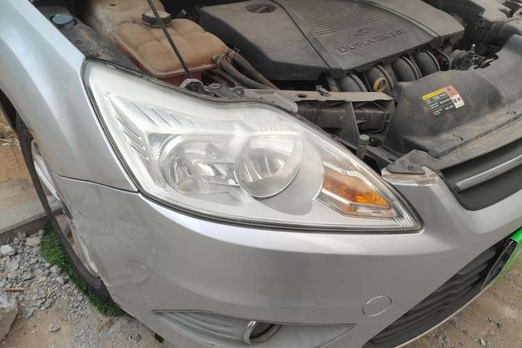 Used Ford Focus 2013 Sedan Classic 1.8L Manual Base Model Right Front Headlight