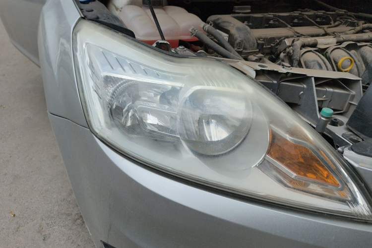 Used Ford Focus 2013 Sedan Classic 1.8L Automatic Base Model Right Front Headlight