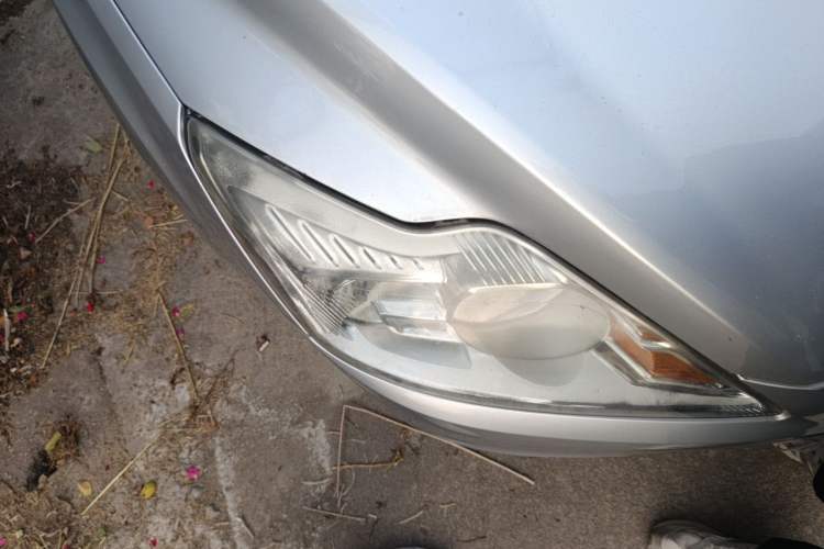 Used Ford Focus 2013 Sedan Classic 1.8L Manual Base Model Right Front Headlight