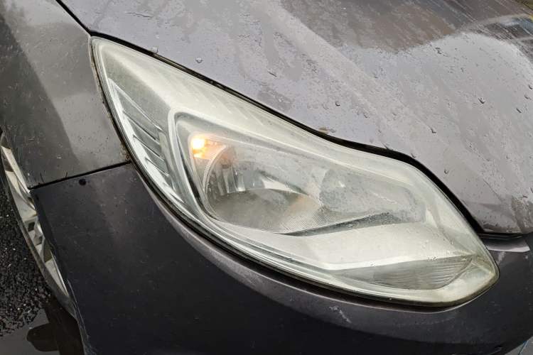 Used Ford Focus 2013 Sedan Classic 1.8L Manual Base Model Right Front Headlight