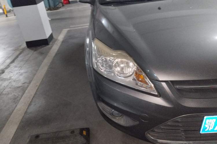 Used Ford Focus 2013 Sedan Classic 1.8L Manual Fashion Edition Right Front Headlight