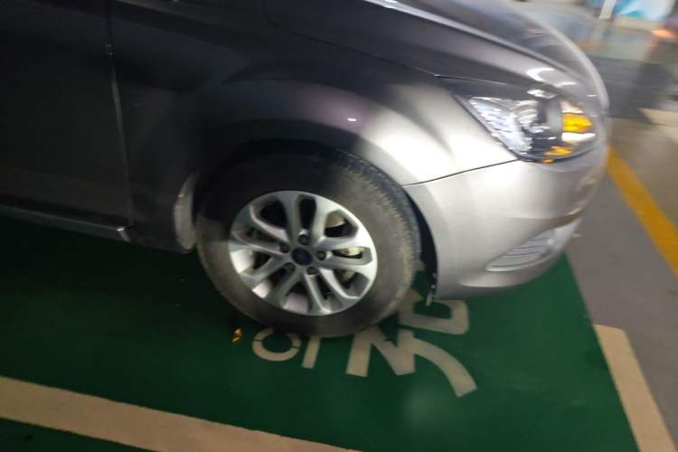 Used Ford Focus 2013 Hatchback Classic 1.8L Automatic Base Model Right Front Wheel Hub