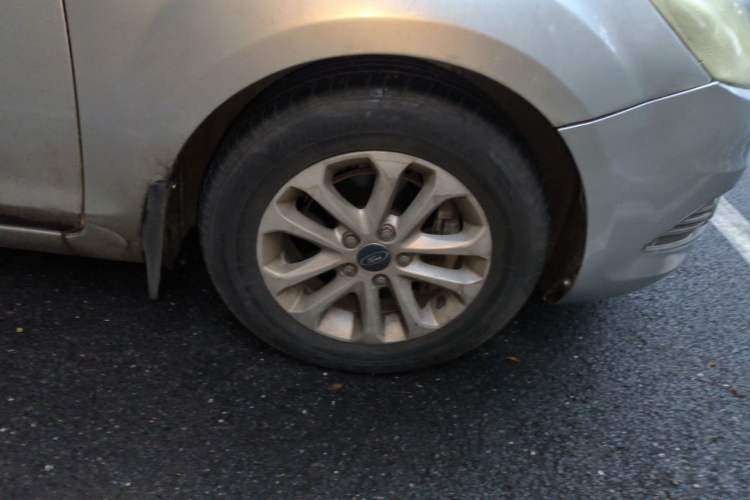 Used Ford Focus 2013 Sedan Classic 1.8L Automatic Base Model Right Front Wheel Hub