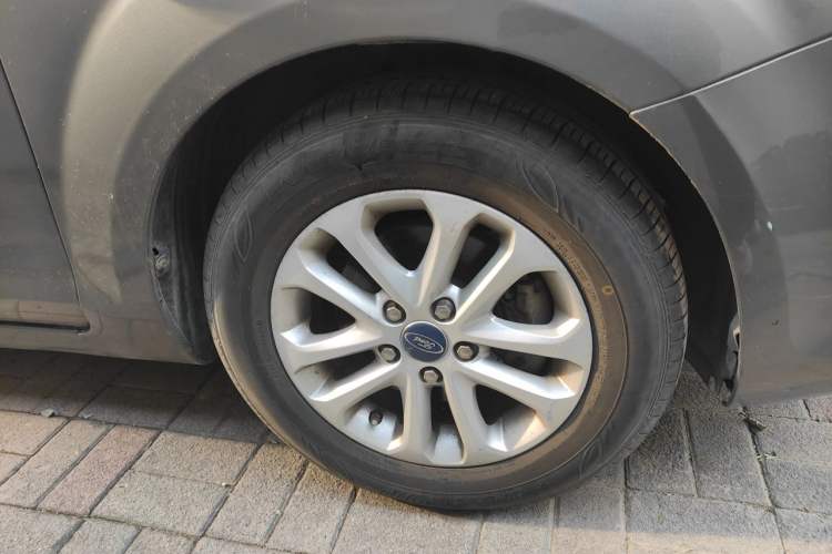 Used Ford Focus 2013 Sedan Classic 1.8L Automatic Base Model Right Front Wheel Hub