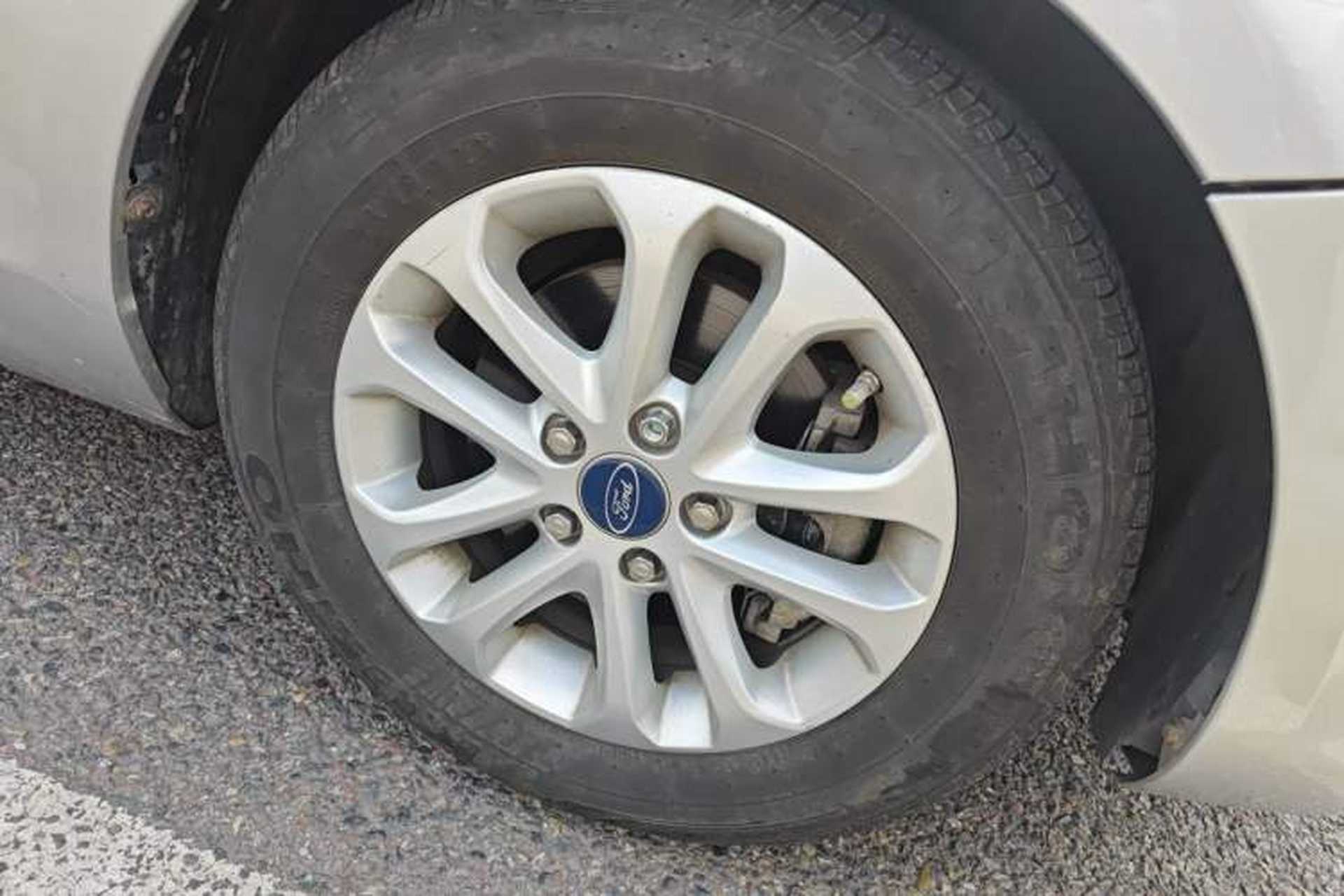 Used Ford Focus 2013 Sedan Classic 1.8L Automatic Base Model Right Front Wheel Hub