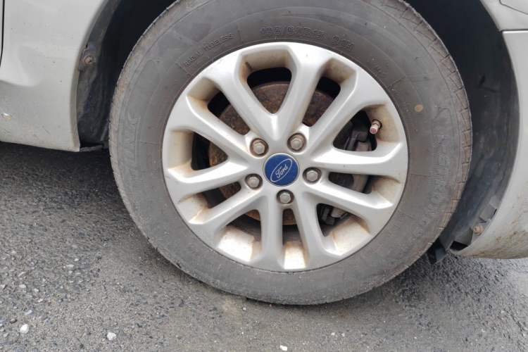 Used Ford Focus 2013 Sedan Classic 1.8L Automatic Base Model Right Front Wheel Hub
