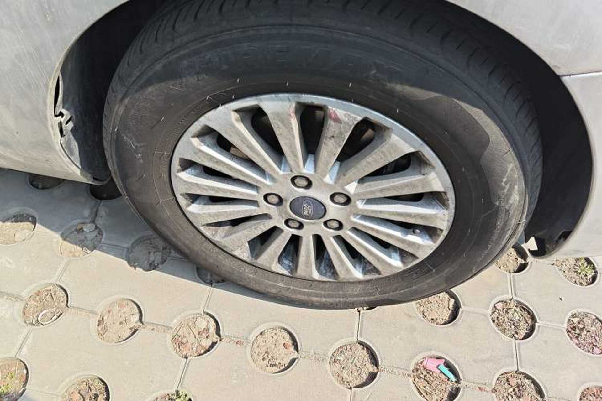 Used Ford Focus 2013 Sedan Classic 1.8L Automatic Fashion Edition Right Front Wheel Hub