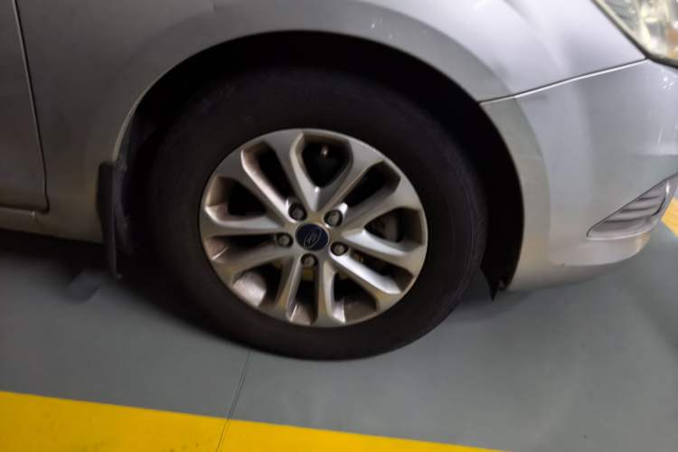 Used Ford Focus 2013 Sedan Classic 1.8L Automatic Base Model Right Front Wheel Hub