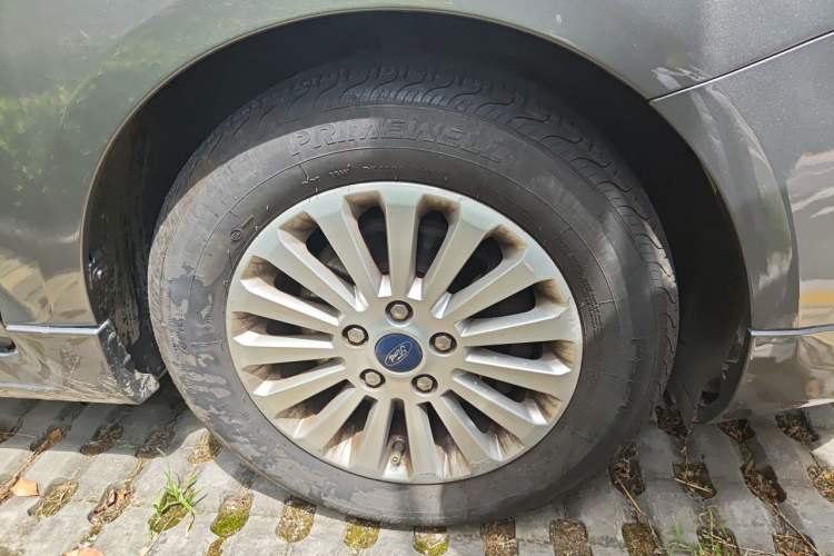 Used Ford Focus 2013 Hatchback Classic 1.8L Manual Fashion Edition Right Front Wheel Hub