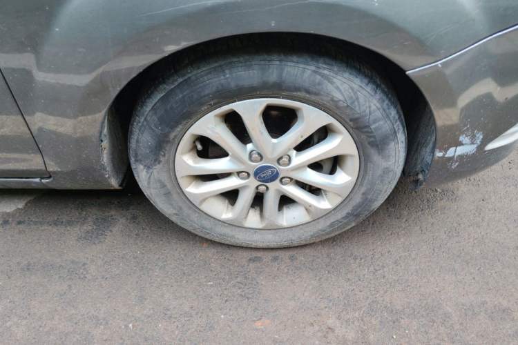 Used Ford Focus 2013 Hatchback Classic 1.8L Automatic Base Model Right Front Wheel Hub