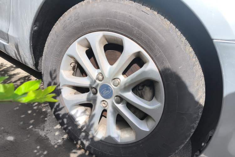 Used Ford Focus 2013 Hatchback Classic 1.8L Automatic Base Model Right Front Wheel Hub