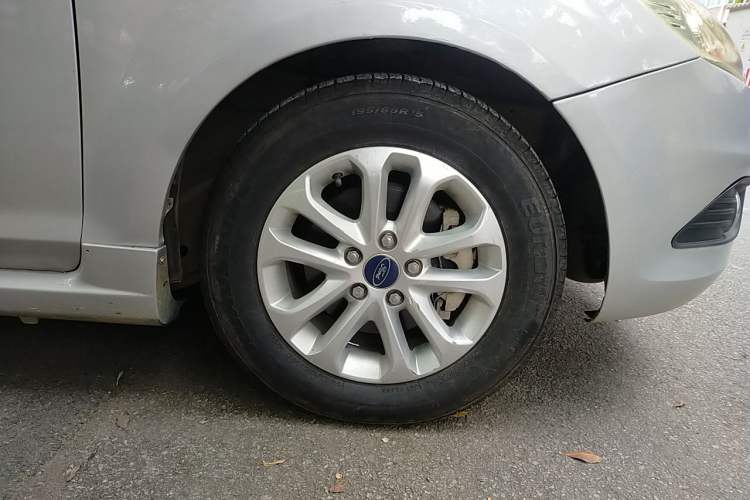Used Ford Focus 2013 Hatchback Classic 1.8L Automatic Millionth Anniversary Edition Right Front Wheel Hub
