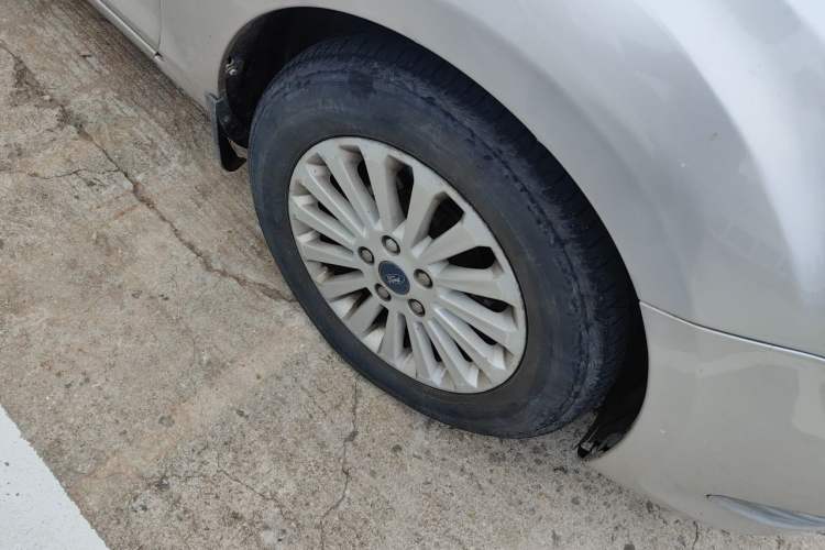 Used Ford Focus 2013 Sedan Classic 1.8L Manual Fashion Edition Right Front Wheel Hub