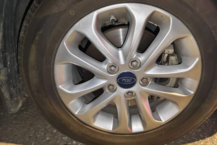 Used Ford Focus 2013 Sedan Classic 1.8L Automatic Base Model Right Front Wheel Hub
