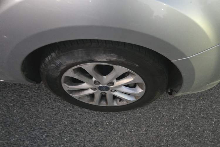 Used Ford Focus 2013 Hatchback Classic 1.8L Automatic Millionth Anniversary Edition Right Front Wheel Hub