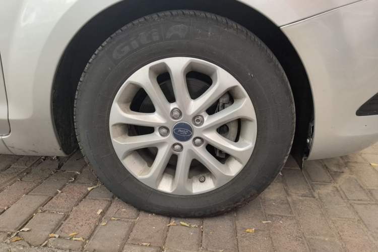 Used Ford Focus 2013 Hatchback Classic 1.8L Automatic Base Model Right Front Wheel Hub