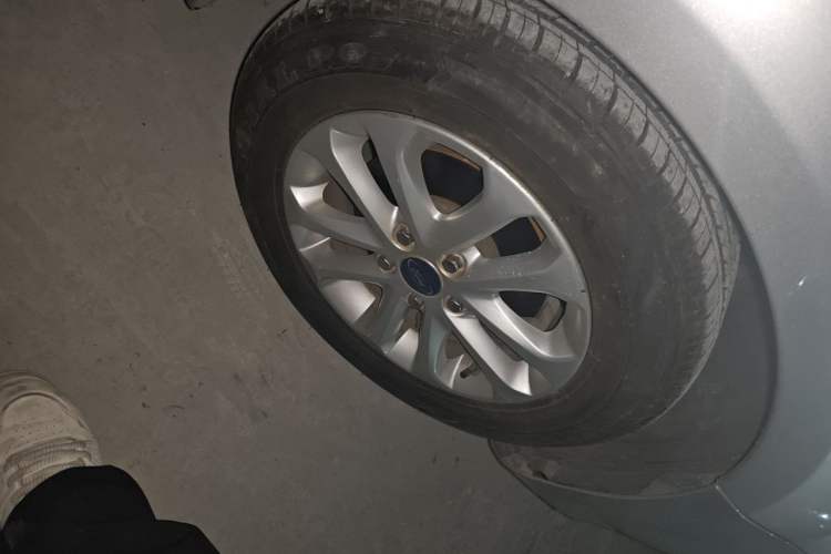Used Ford Focus 2013 Sedan Classic 1.8L Automatic Base Model Right Front Wheel Hub
